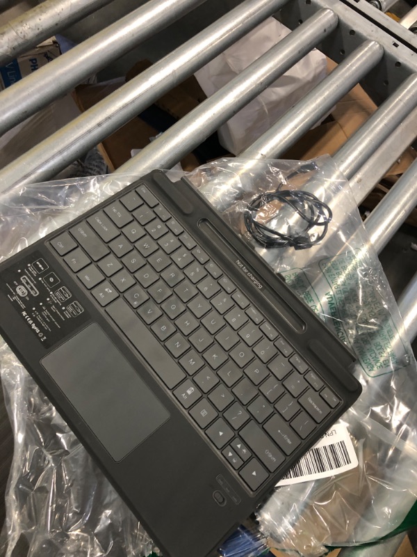 Photo 2 of Microsoft Surface Pro Signature Keyboard with Slim Pen 2 - Black

*** MISSING THE PEN *** 