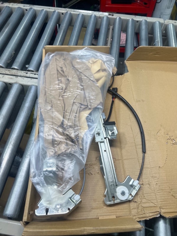Photo 1 of SUNROAD 741-968 Power Window Lift Regulator & Motor Rear Left Driver Side Replacement for 2004-2008 Ford F-150 2005-2007 Lincoln Mark LT