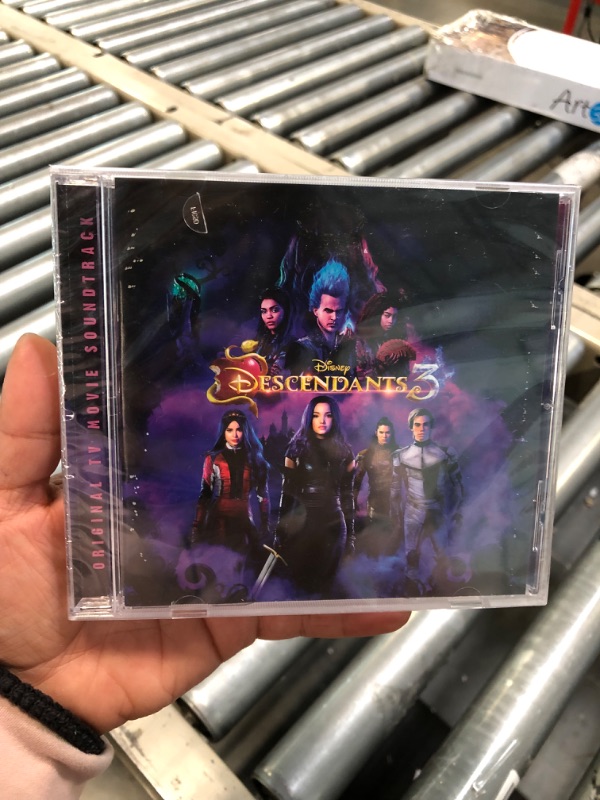 Photo 2 of Descendants 3 soundtrack [CD]