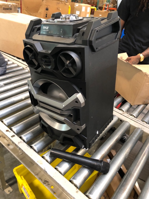Photo 1 of B01E017BQUPyle 500 Watt Outdoor Portable BT Connectivity Karaoke Speaker System - PA Stereo with 8" Subwoofer, DJ Lights Rechargeable Battery Microphone, Recording Ability, MP3/USB/SD/FM Radio - PWMA325BT
***No remote or power cable***
