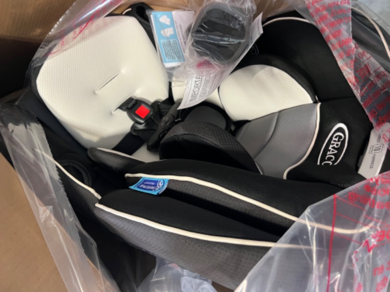 Photo 1 of Graco Extend2Fit Convertible Car Seat, Gotham