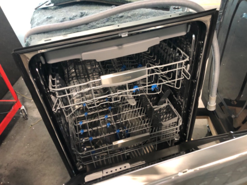 Photo 4 of Midea Top Control 24-in Built-In Dishwasher With Third Rack (Stainless Steel) ENERGY STAR, 45-dBA
