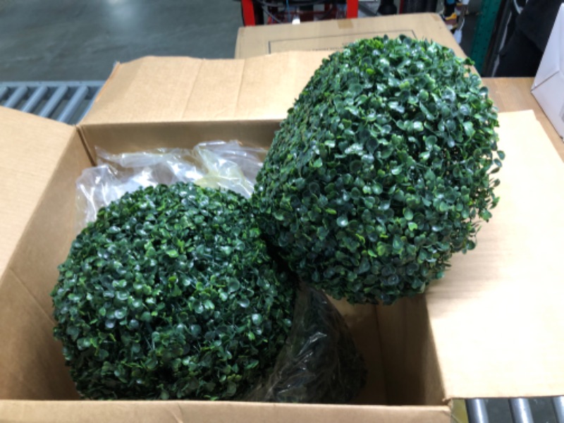 Photo 4 of AILANDA 2 PCS 21 inch Artificial Plant Topiary Ball Outdoor UV Resistant 4 Layers Faux Boxwood Decorative Balls for Backyard, Balcony, Garden, Wedding and Home Décor (Dark Green) 21inch