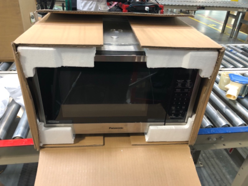 Photo 3 of Panasonic NN-SN67K Microwave Oven, 1.2 cu.ft, Stainless Steel/Silver 1.2 cu.ft - Stainless Steel/Silver