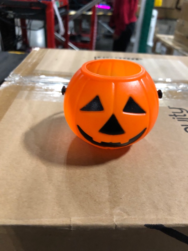 Photo 4 of 50 Halloween Mini Pumpkins Bucket Plastic Halloween Pumpkins Bucket Trick or Treat Storage Bulk Halloween Candy Holders Container for Kids for Halloween Decorations Gift Party Supplies 50 Pumpkin with Handle