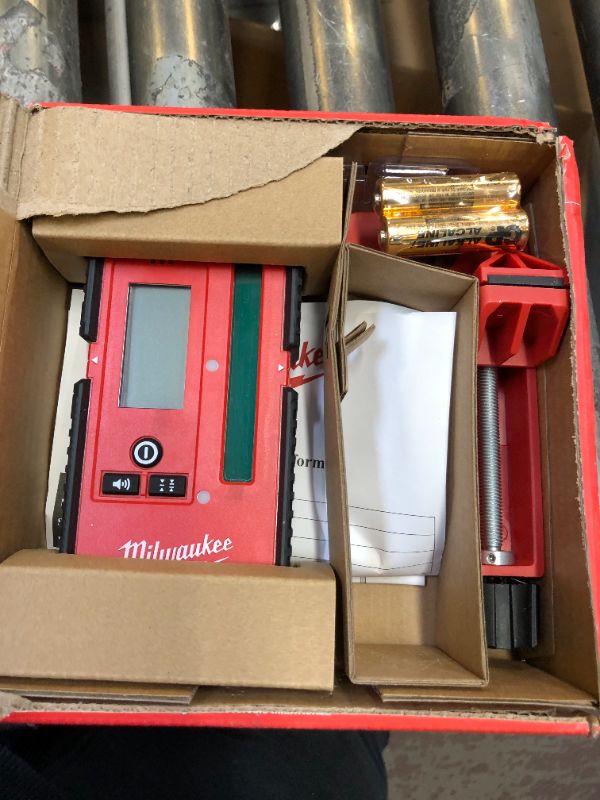 Photo 2 of Milwaukee 48-35-1211 LED 165 ft. Laser Line Detector