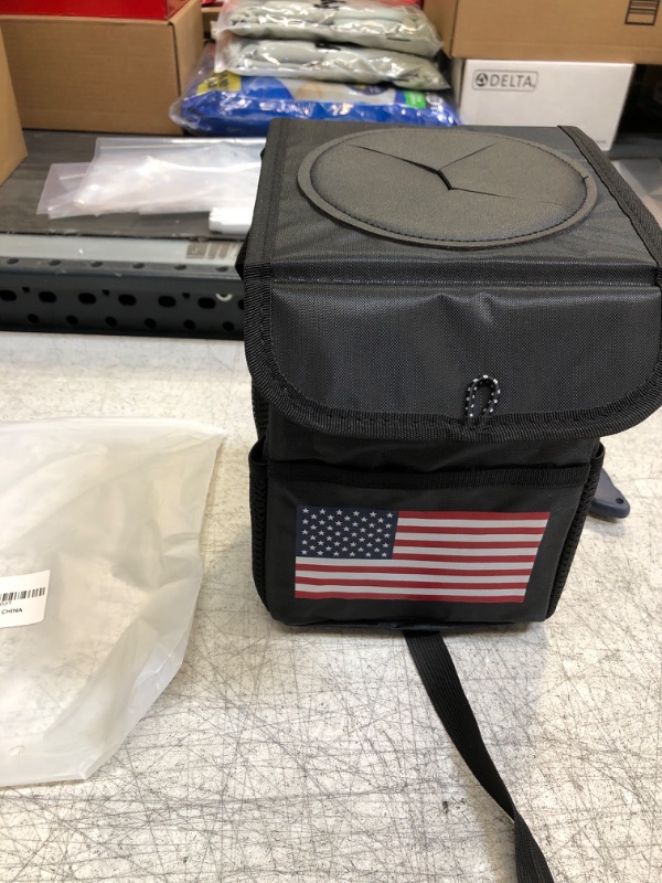 Photo 2 of wonray Car Trash Bin Can,Car Garbage Can Leak-Proof Multifunctional Car Trash Bag with Lid and Storage Bag Function (National Flag Style)

