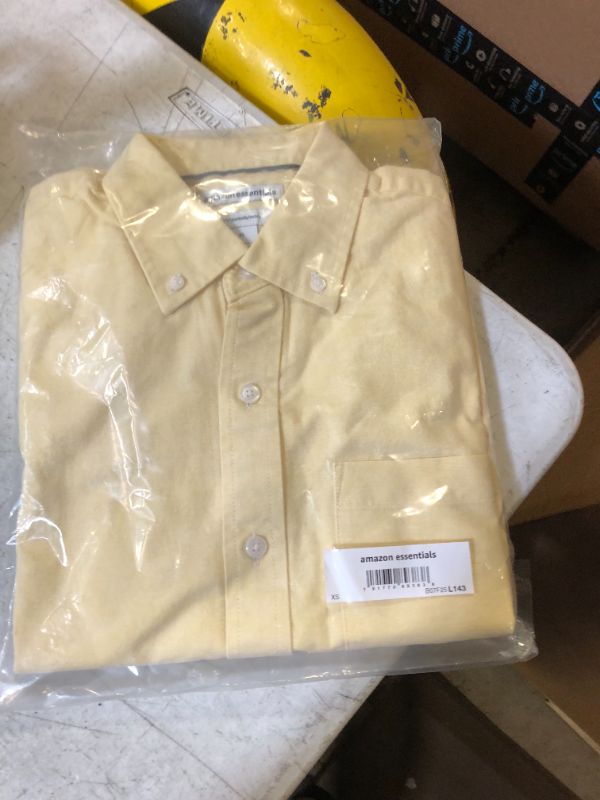 Photo 2 of Amazon Essentials Men's Slim-Fit Short-Sleeve Pocket Oxford Shirt XS
