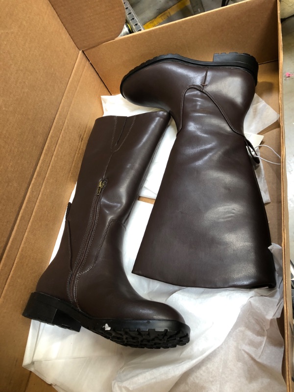 Photo 2 of Amazon Essentials Women's Riding Boot
WOMENS SIZE 8