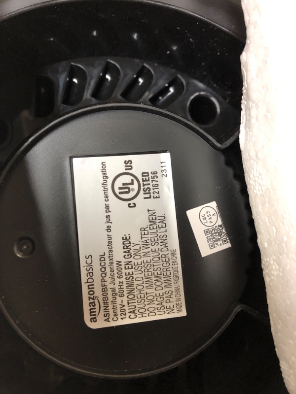 Photo 3 of Amazon Basics Wide-Mouth, 2 speed centrifugal juicer, Black, 33.8 ounce / 1000 ML
