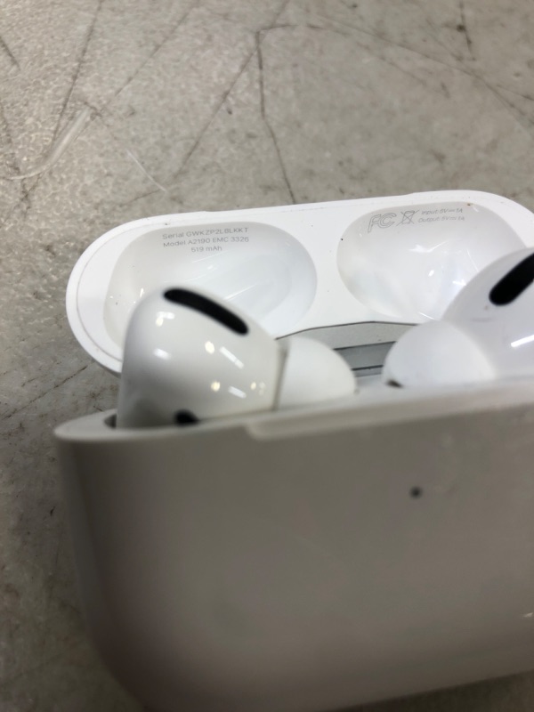 Photo 2 of AIRPOD PROS 