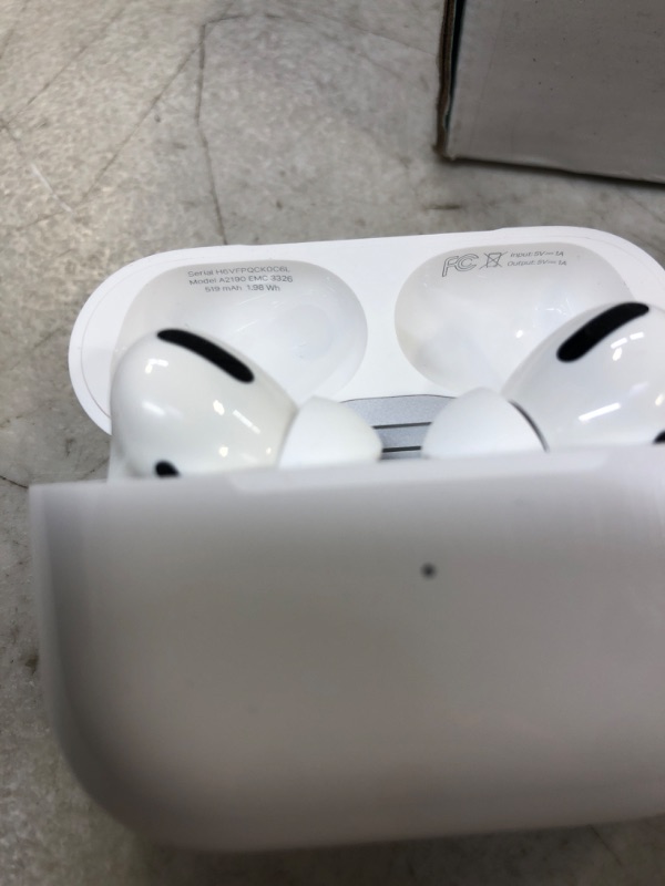 Photo 2 of AIRPOD PROS 