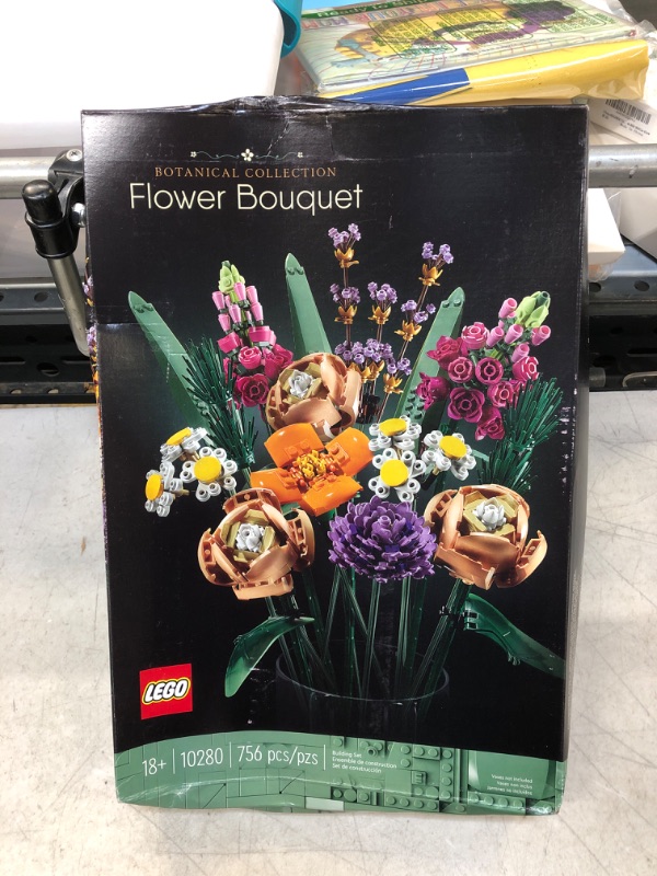 Photo 1 of LEGO Icons Flower Bouquet 10280 Building Set for Adults (756 Pieces)
++DAMAGED BOX++