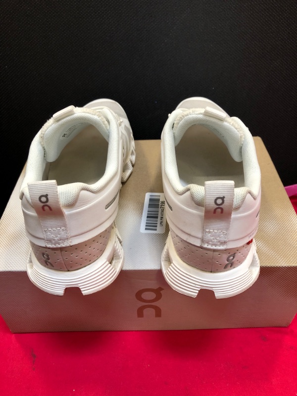 Photo 2 of 8.5  On Women's Cloud Terry Sneakers
