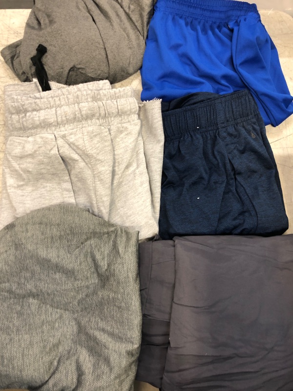 Photo 2 of MISC MENS CLOTHES
DIFFERENT SIZES (USED, SOME STAINS) (6PCS)