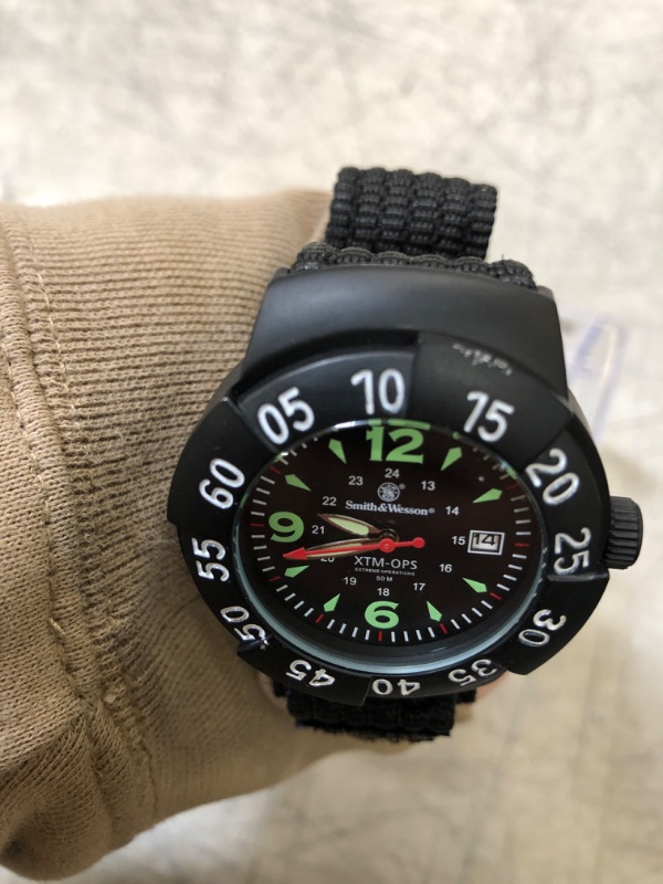 Photo 1 of Smith & Wesson Extreme Ops Field Watch Black (SWW-W-HF14-R) (used,needs battery) (minor scratch)
