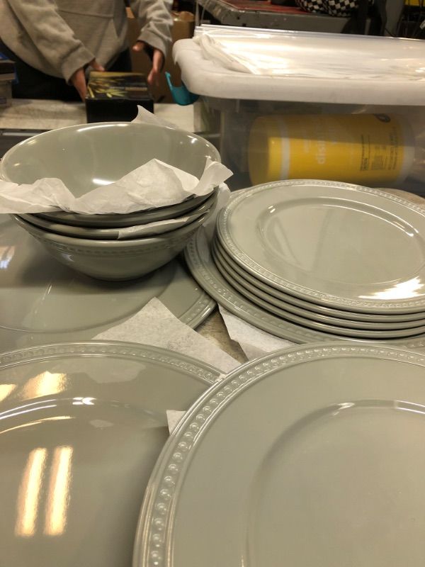Photo 4 of 12 PCS DINNERWARE SET PLATES 