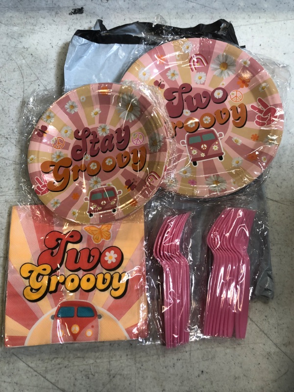 Photo 1 of 80Pcs Two Groovy Tableware Set Hippie Birthday Plates Napkins Boho Party Decorations Retro Dinnerware Daisy Flower 60's Style Party Supplies for Girls 2nd Birthday Tableware Kit Party Favor 20 Guests

