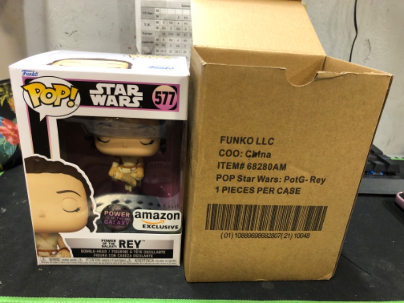 Photo 2 of Funko Pop! Star Wars: Power of The Galaxy - Rey, Amazon Exclusive