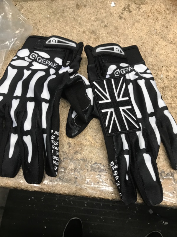 Photo 1 of 1 Pair Gloves 