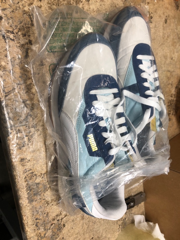 Photo 1 of PUMA SNEAKERS SIZE 9