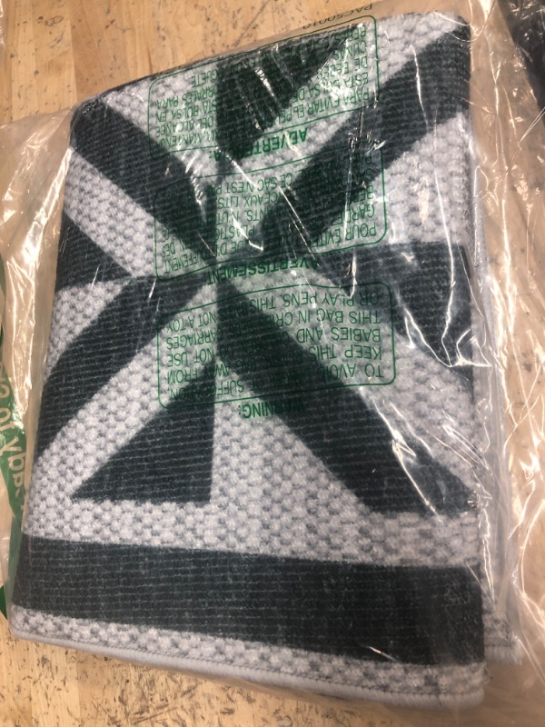 Photo 1 of 3X5 RUG