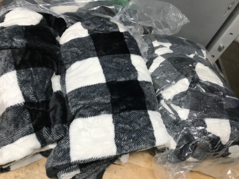 Photo 2 of 6 pack
Plaid Fleece Throw Blanket for Sofa Couch Bed, Black and White Checkered Decor, Super Soft Lightweight Cozy Warm Fuzzy Geometric Microfiber