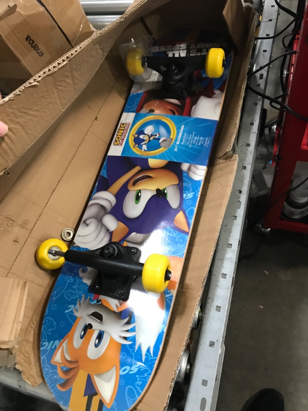 Photo 2 of (LOOSE HARDWARE) Sonic The Hedgehog Character Skateboards - Cruiser Skateboard with ABEC 5 Bearings, Durable Deck, Smooth Wheels (Choose from Sonic, Knuckles, Tails or Sonic & Friends)
