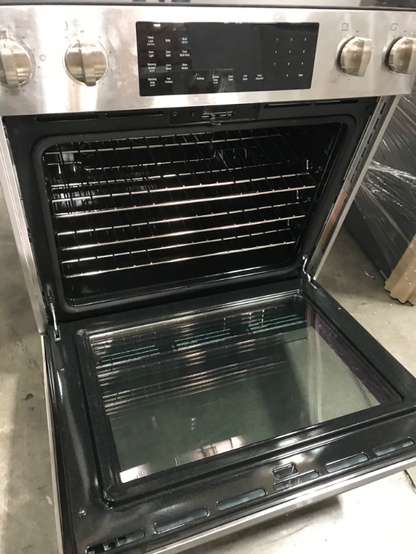 Photo 10 of Bosch 800 Series 30-in Glass Top 5 Elements 4.6-cu ft Self-Cleaning Convection Oven Slide-in Electric Range (Stainless Steel)