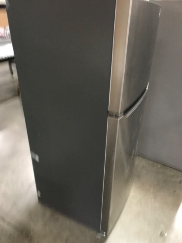 Photo 6 of Frigidaire Garage-Ready 18.3-cu ft Top-Freezer Refrigerator (Easycare Stainless Steel)