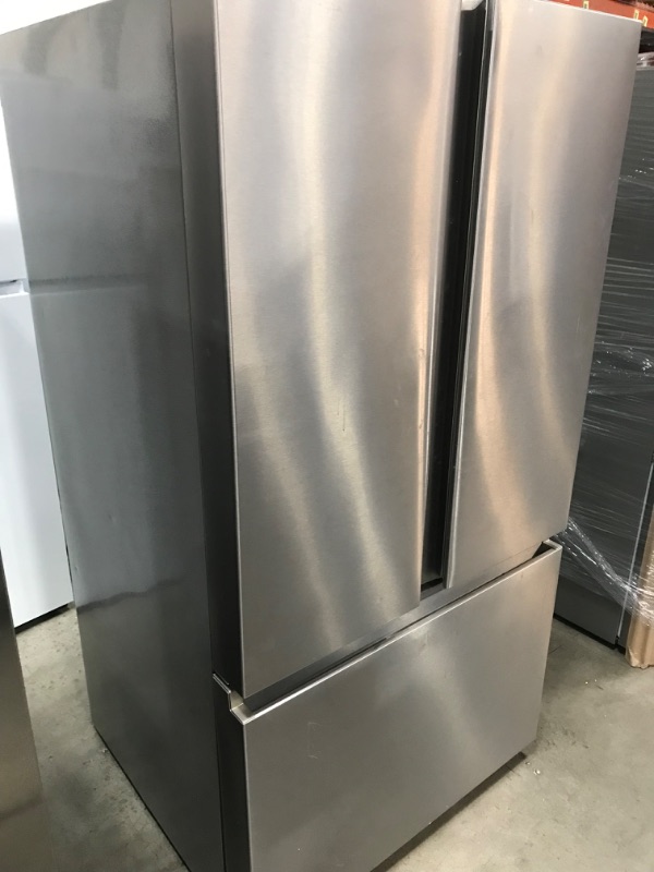 Photo 5 of Hisense 26.6-cu ft French Door Refrigerator with Ice Maker