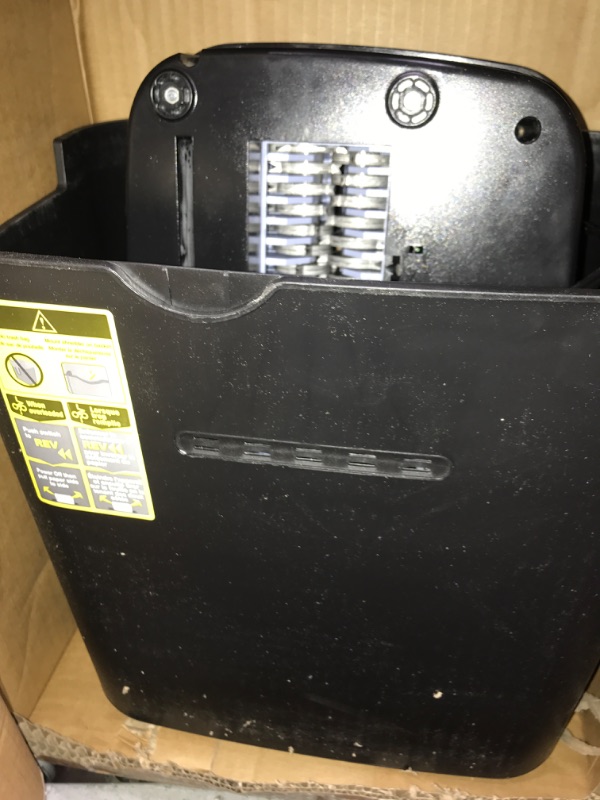 Photo 1 of amazon basics paper shedder 