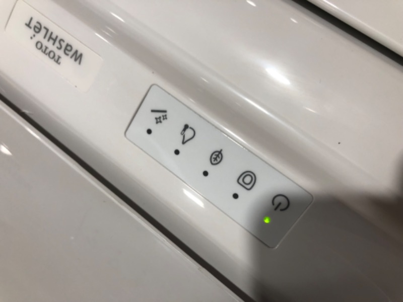 Photo 5 of ***CRACKED - SEE PICTURES - POWERS ON - UNABLE TO TEST FURTHER***
TOTO SW3084#01 WASHLET C5 Electronic Bidet Toilet Seat with PREMIST and EWATER+ Wand Cleaning