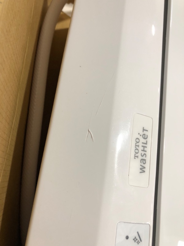 Photo 6 of ***CRACKED - SEE PICTURES - POWERS ON - UNABLE TO TEST FURTHER***
TOTO SW3084#01 WASHLET C5 Electronic Bidet Toilet Seat with PREMIST and EWATER+ Wand Cleaning