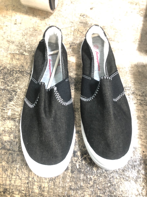 Photo 1 of SIZE: 10 SLIP ON SNEAKER SHOES