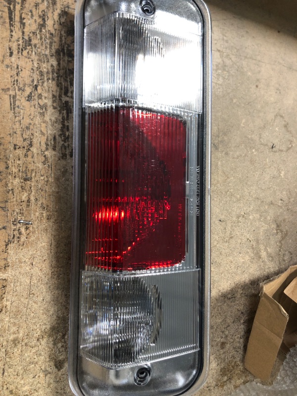 Photo 1 of New 3rd Third Brake Lamp Light Assembly Replacement For Ford F150 2004 2005 2006 2007 2008 Bulbs Included