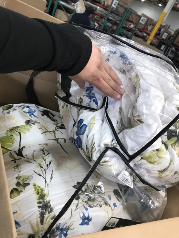 Photo 2 of (SEE NOTES)  Luxudecor Floral Comforter Set Queen Size 7 Piece, Green Flower Bed in a Bag, Elegant Floral Comforter with Sheet Set, Soft Microfiber Bedding Set for All Season (Green, 90"x90")
