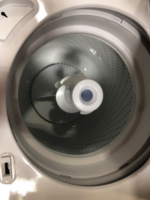 Photo 4 of Whirlpool 3.5-cu ft High Efficiency Agitator Top-Load Washer (White)
