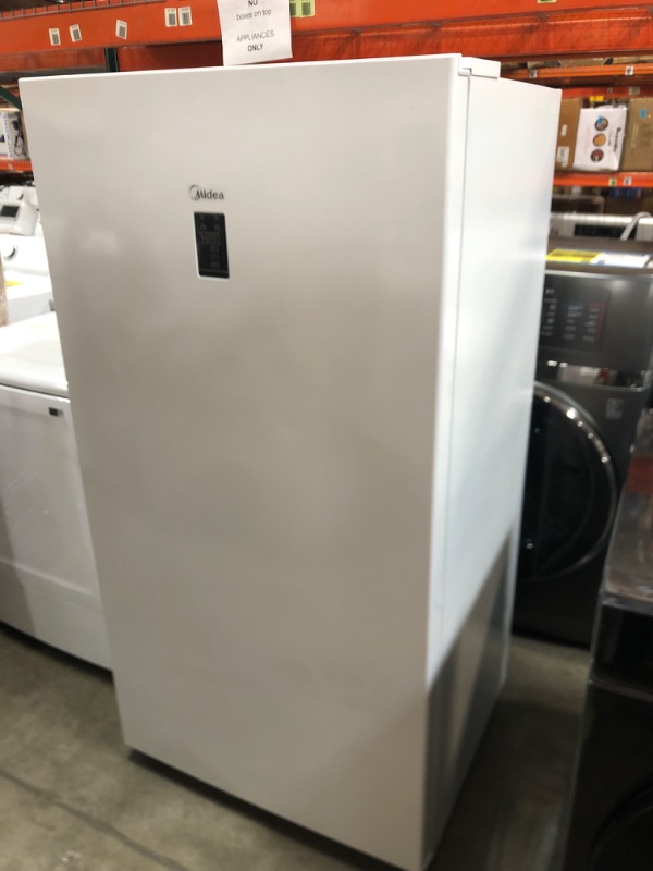 Photo 4 of Midea Garage Ready 17-cu ft Frost-free Convertible Upright Freezer/Refrigerator (White) ENERGY STAR