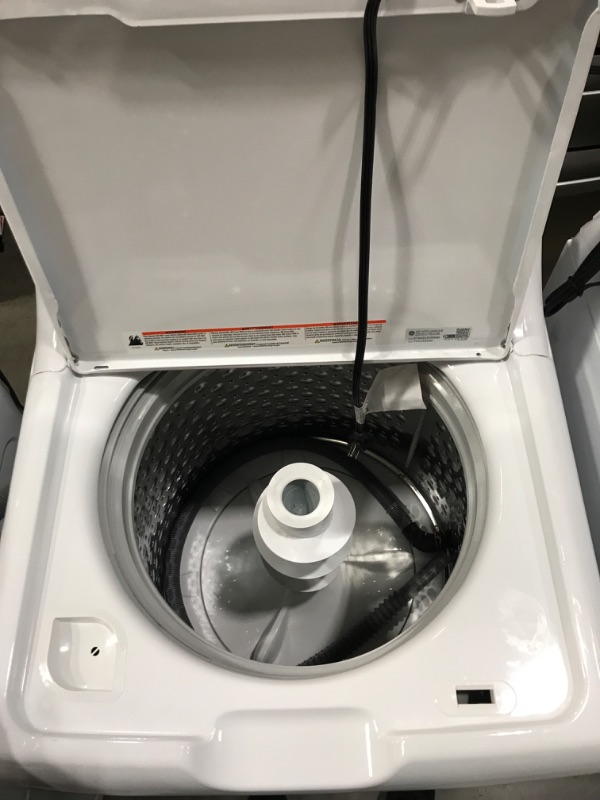 Photo 3 of GE 4.5-cu ft High Efficiency Agitator Top-Load Washer (White)
