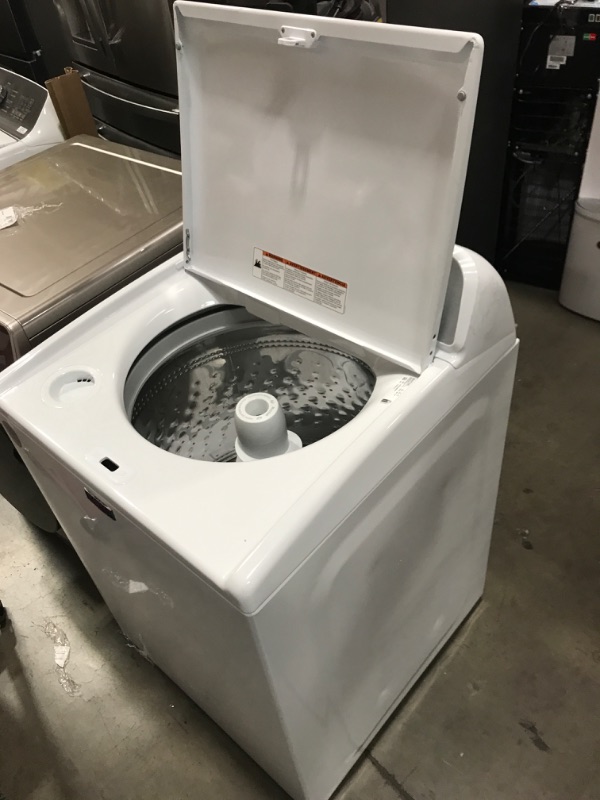Photo 3 of Maytag 4.5-cu ft High Efficiency Agitator Top-Load Washer (White)
