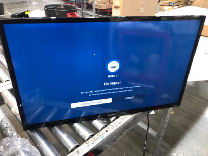 Photo 2 of SAMSUNG 32-inch Class LED Smart FHD TV 1080P (UN32N5300AFXZA, 2018 Model)