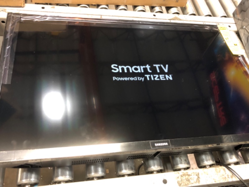 Photo 2 of SAMSUNG 32-inch Class LED Smart FHD TV 1080P (UN32N5300AFXZA, 2018 Model)