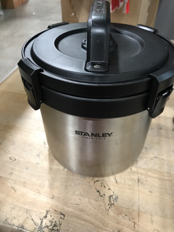 Photo 2 of * broken latch * see images *
Stanley Adventure Stay Hot 3qt Camp Crock Vacuum Insulated Stainless Steel Pot
