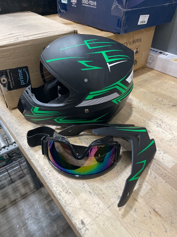 Photo 2 of ***SEE NOTES***Yesmotor Youth Kids Motocross Helmet Full Face Motorcycle Dirt Bike Off-Road Mountain Bike BMX MX ATV Helmet- DOT Approved with(Gloves Goggles Mask) 4Pcs Set Green Medium