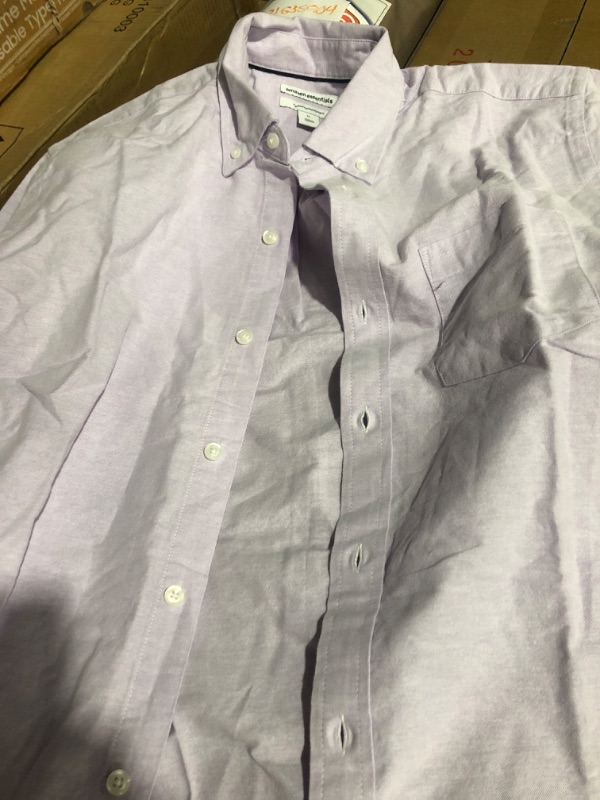 Photo 2 of * see all images *
Amazon Essentials Men's Regular-Fit Short-Sleeve  Shirt Medium