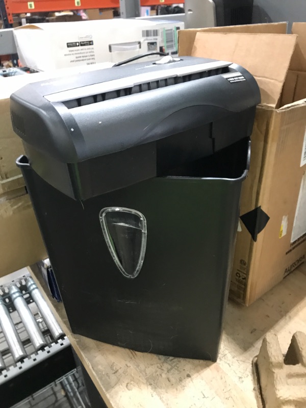 Photo 2 of Aurora AS890C 8-Sheet Cross-Cut Paper/Credit Card Shredder with Basket 8-Sheet Crosscut Shredder