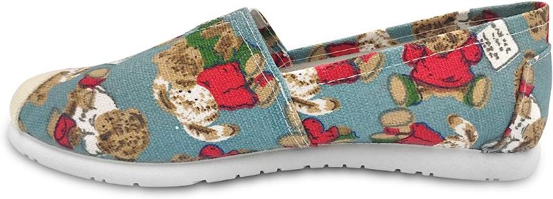 Photo 1 of MOEQUI Women’s Comfortable Flat Work Shoes, Travel Shoes, Slip On Flat Canvas Shoes for Women, SIZE: 7.5

