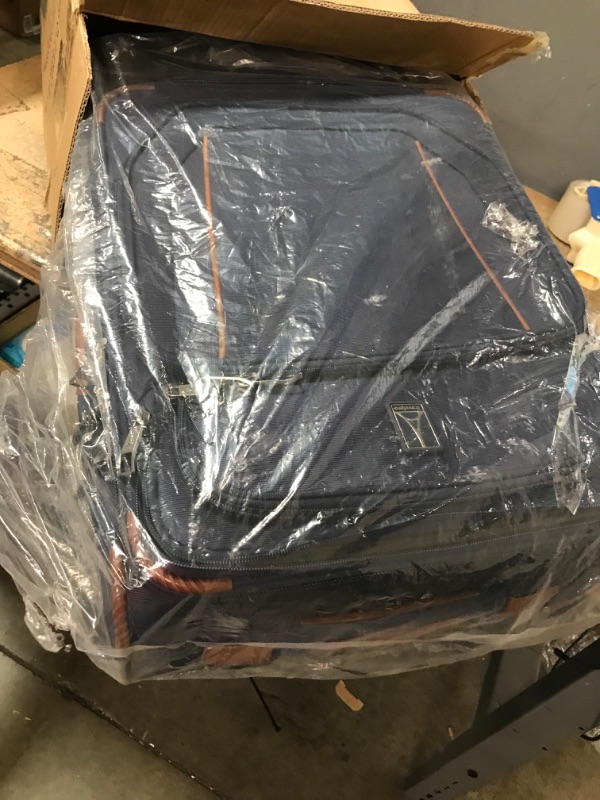 Photo 1 of ***HEAVY DAMAGE - SEE NOTES***
Travelpro Crew Versapack Softside Expandable Spinner Wheel-Luggage Patriot Blue 21-Inch