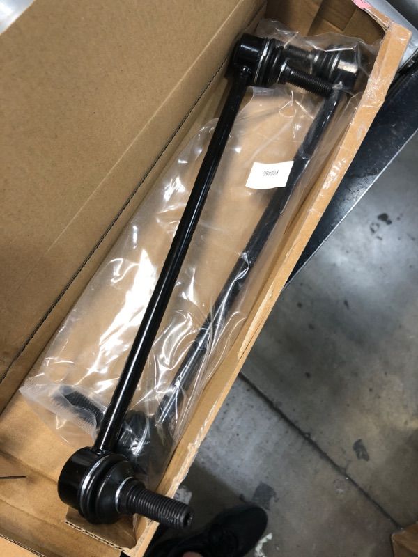 Photo 1 of Uniyuqitart 2pcs Front Sway Bar Links Compatible with 1999-2006 Escalade 2002-2006 Avalanche 1999-2006 Silverado 2000-2006 Suburban 2001-2006 Tahoe 1999-2006 Sierra 1992-2006 Yukon K8987 YQ8987